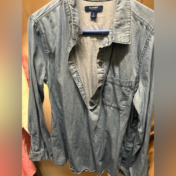 Old Navy top - Picture 2 of 3